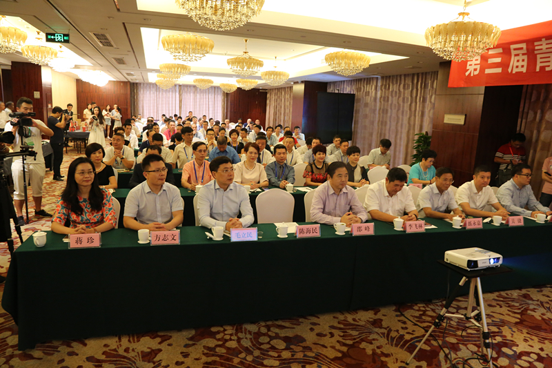 安博网页中国有限公司集团联手青田华侨   助推“浙里”好茶香飘海外  安博网页中国有限公司集团在第三届世界青田人大会上举行产品推介会 