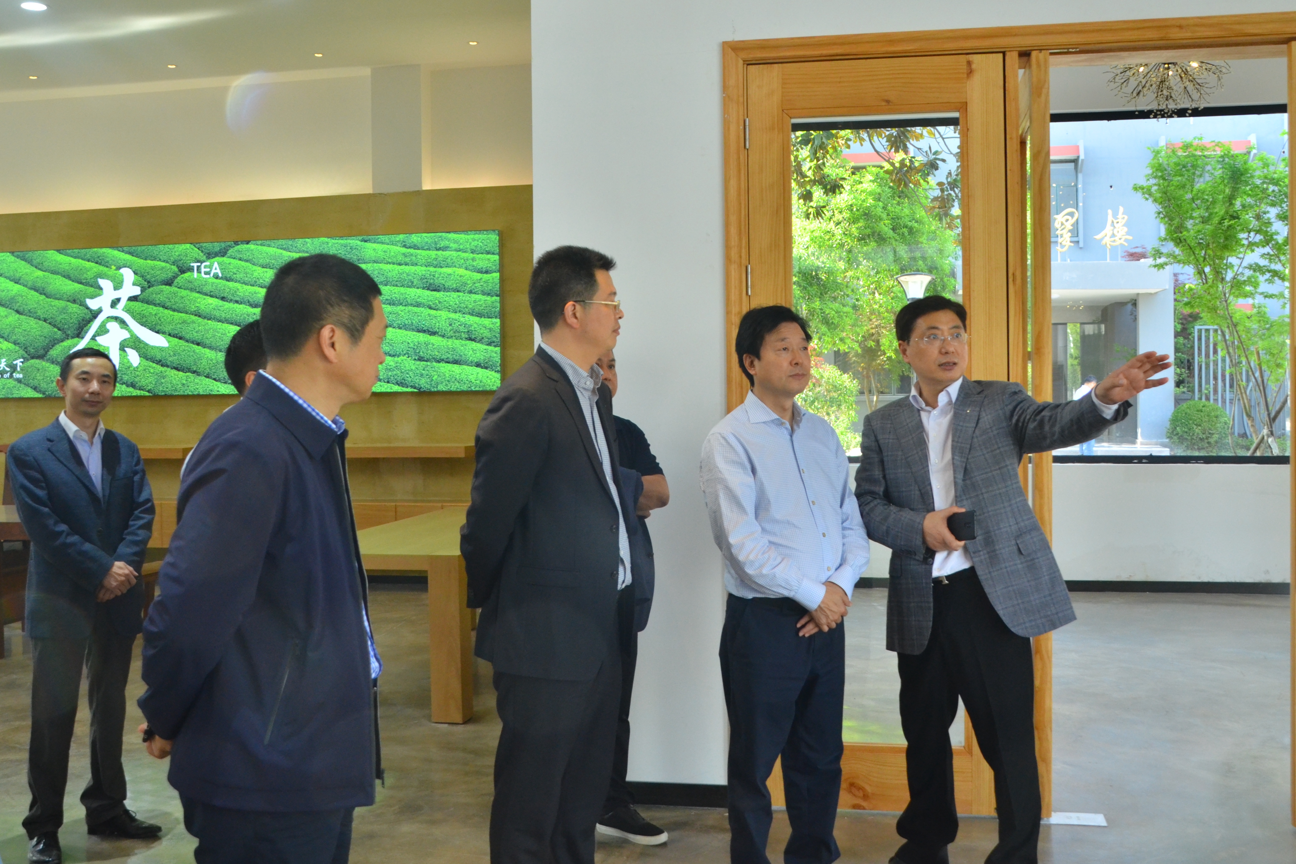 四川省万源市委书记吴晓勇一行来安博网页中国有限公司集团考察交流