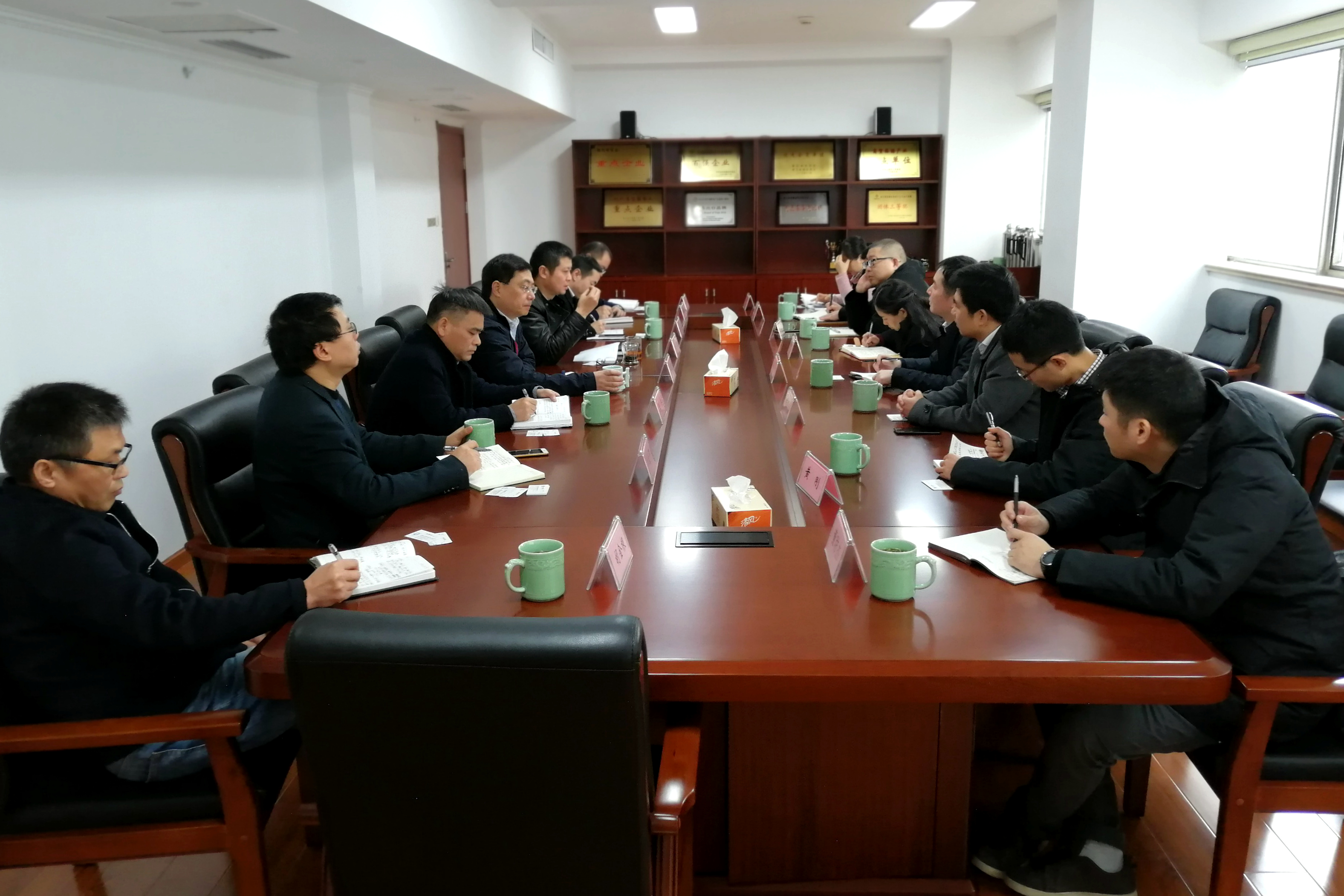 安吉县杜尉栋副县长一行到访安博网页中国有限公司集团商议茶苗扶贫事宜