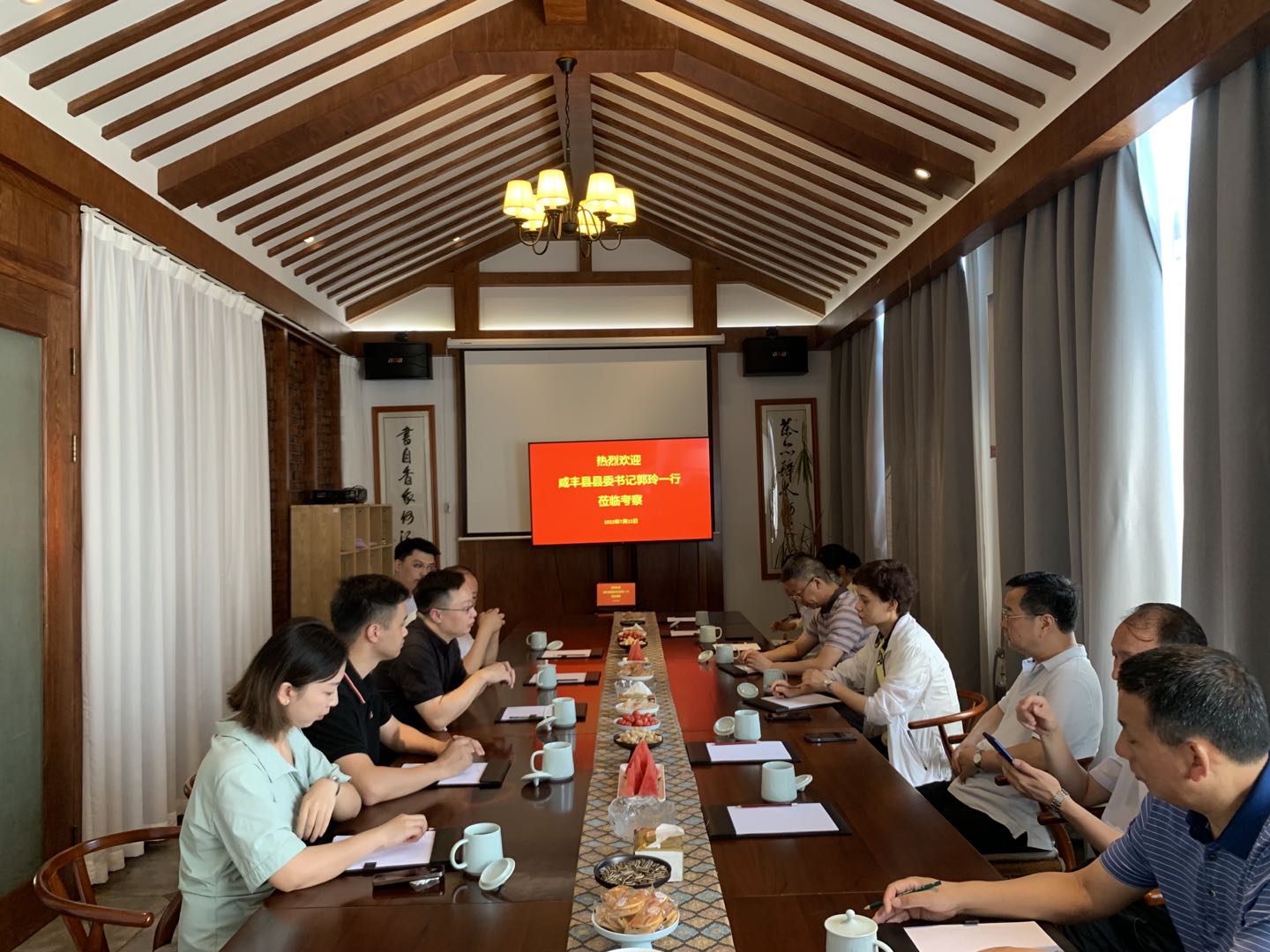 湖北省咸丰县县委书记郭玲一行来安博网页中国有限公司集团梅家坞体验中心考察