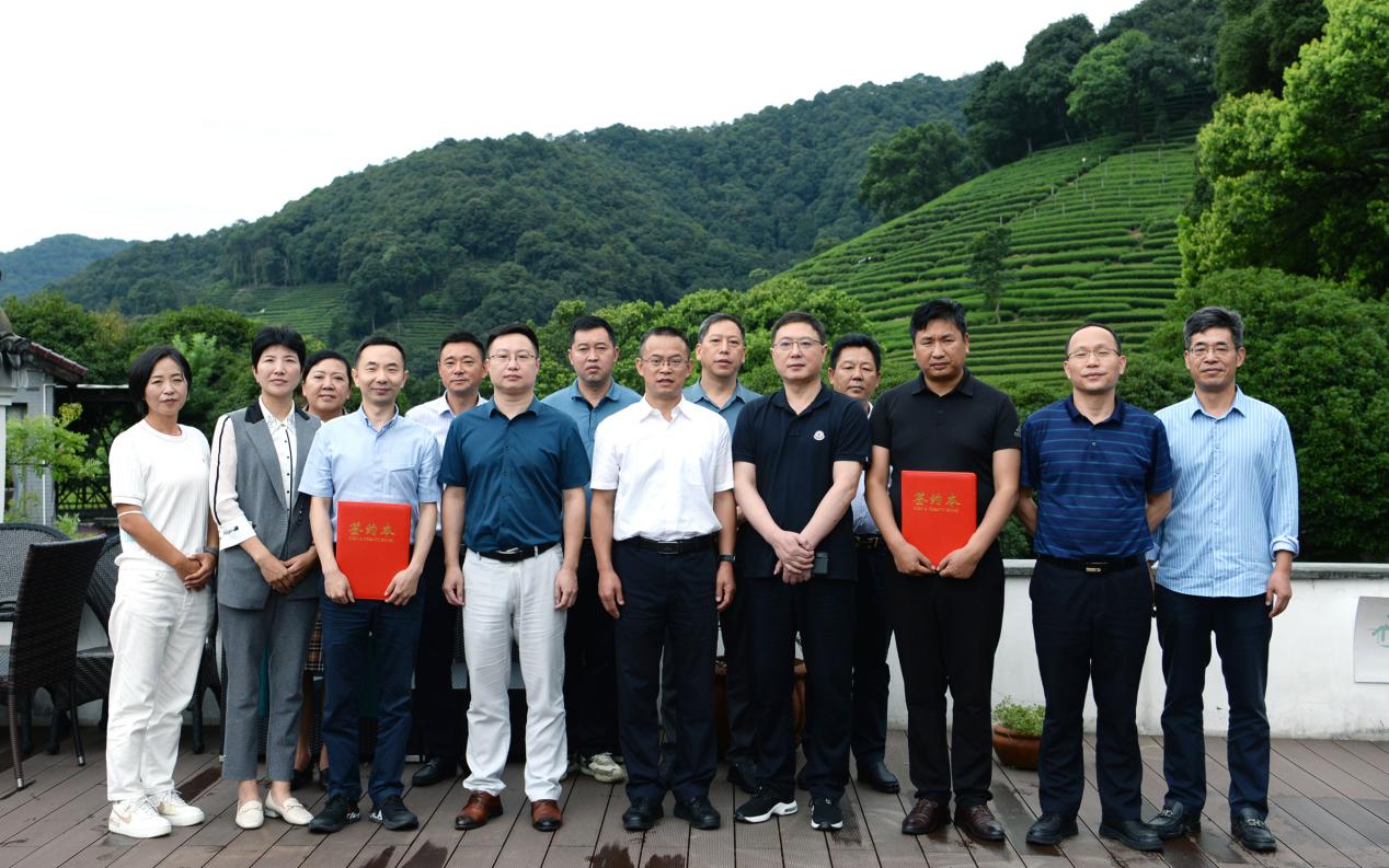 安博网页中国有限公司集团与四川省甘孜州九龙县签订战略合作协议