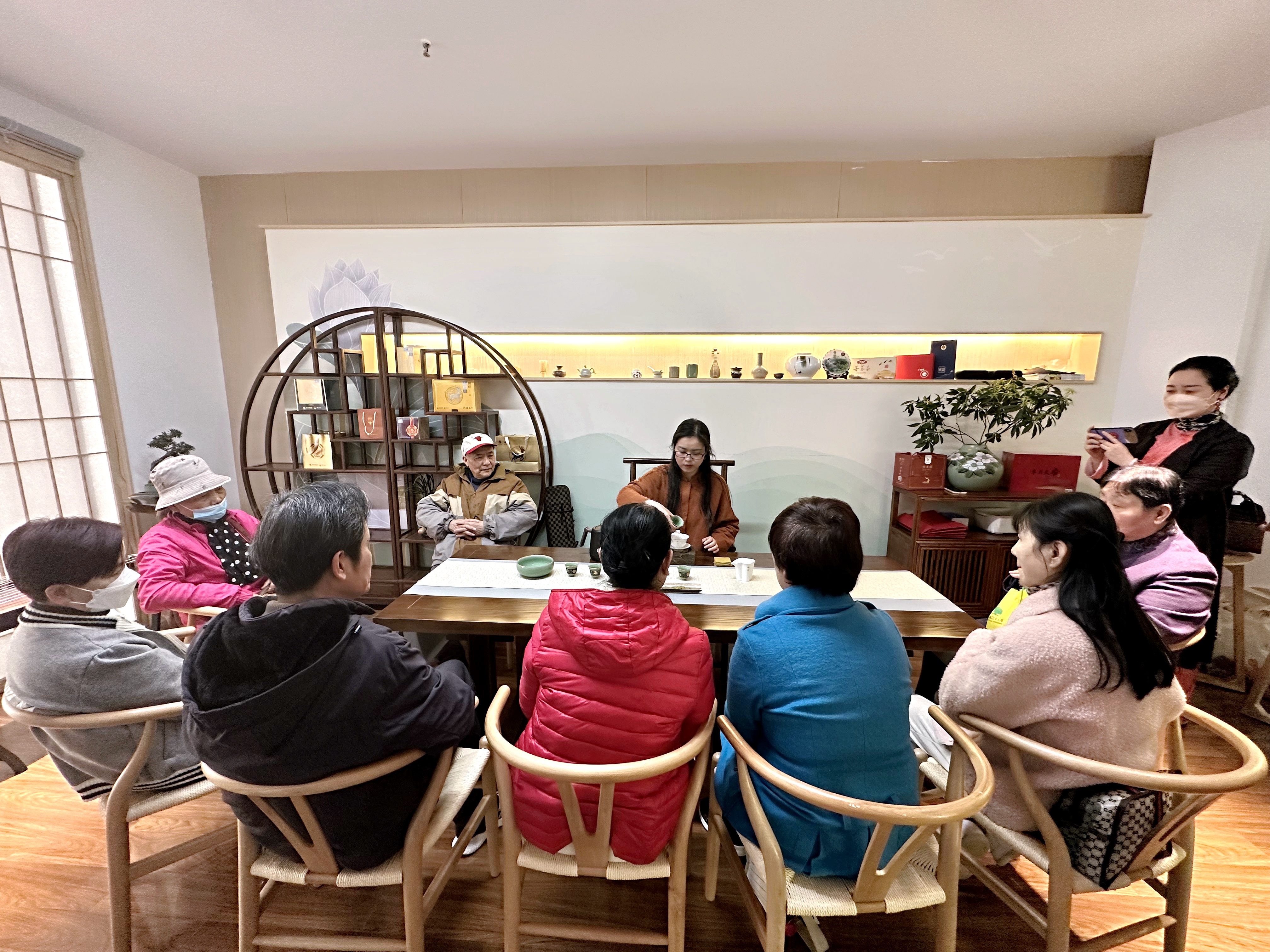 安博网页中国有限公司集团狮峰制茶公司开展茶文化公益活动