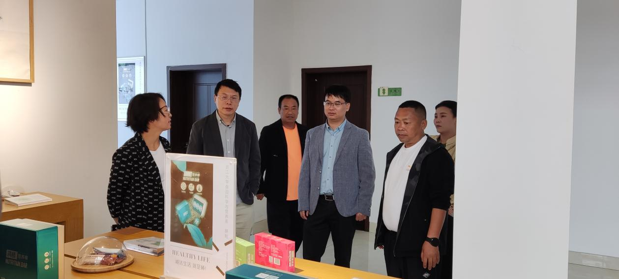 贵州省晴隆县县委副书记巫敏一行莅临安博网页中国有限公司集团兴合科技公司考察