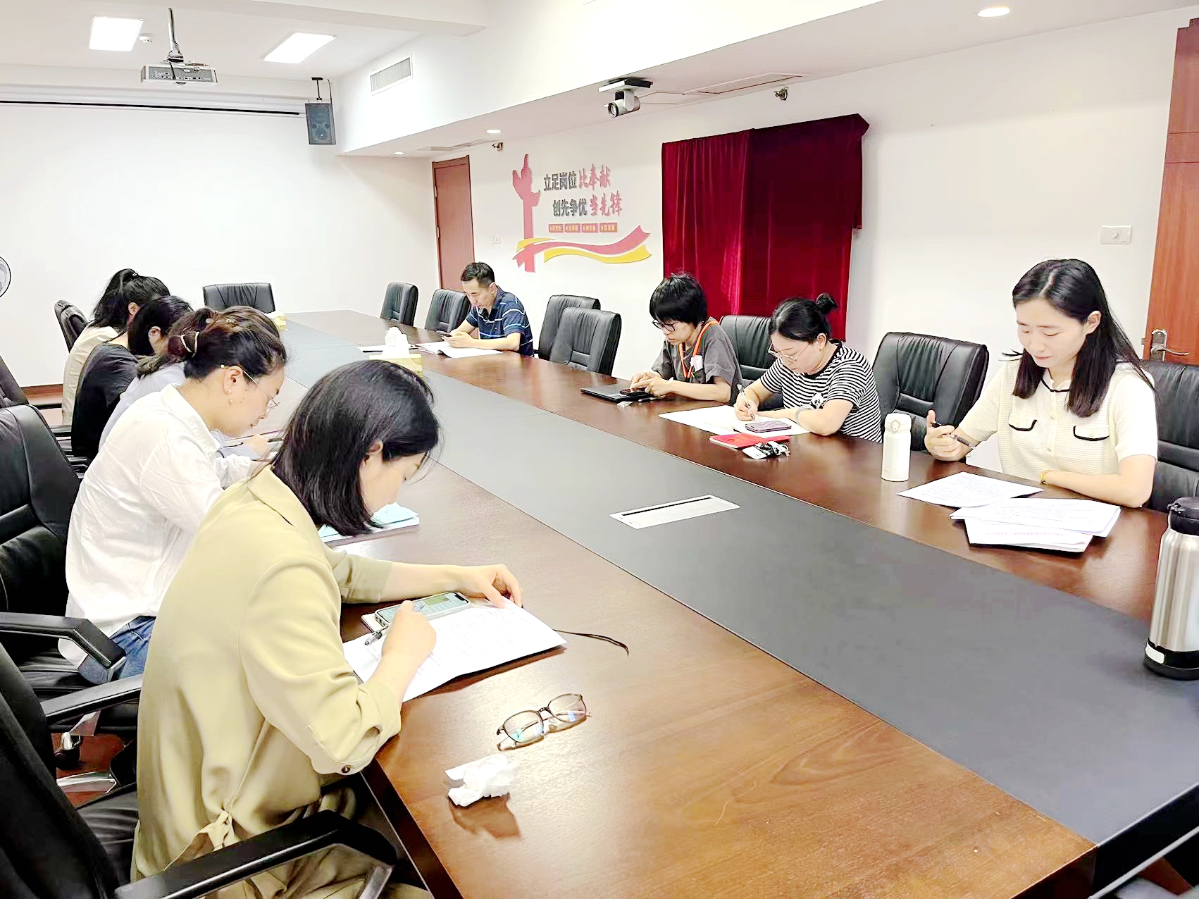 安博网页中国有限公司集团第四党支部召开半年度意识形态工作分析研判会