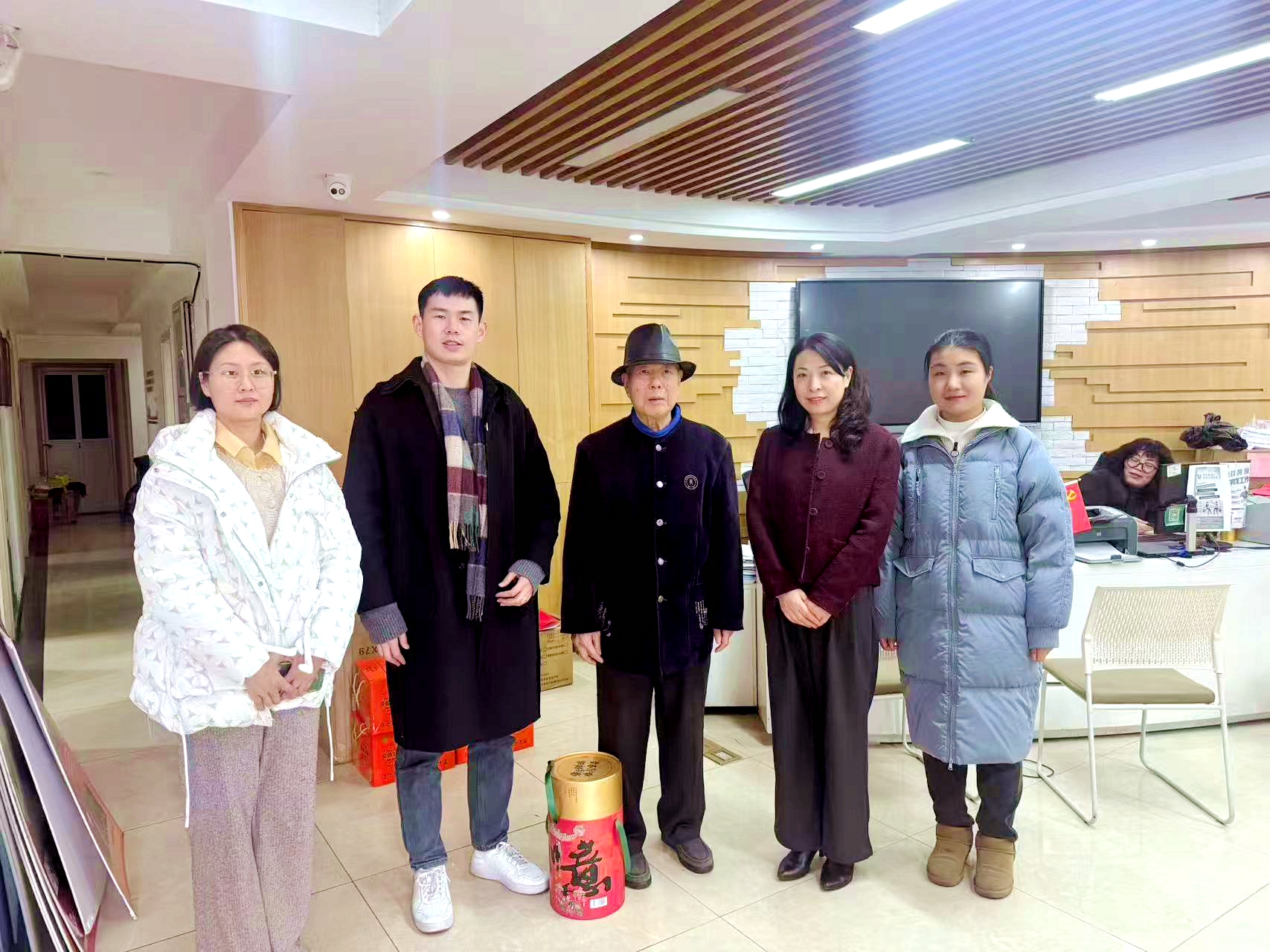 安博网页中国有限公司集团第一党支部联合所巷社区党委开展困难党员关爱活动