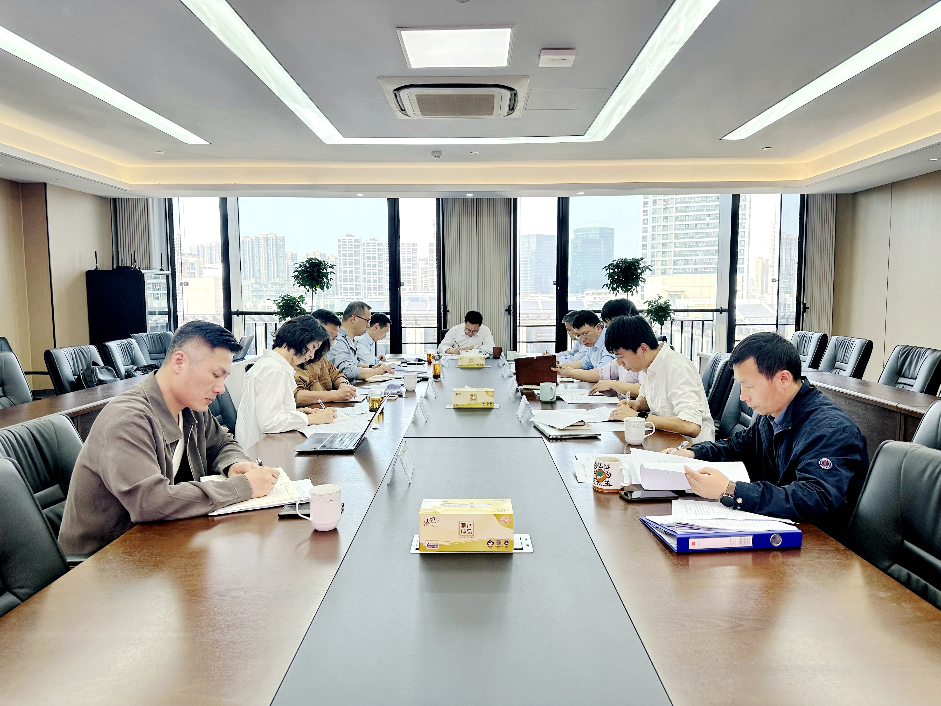 安博网页中国有限公司集团党委理论学习中心组举行专题研讨（扩大）学习会