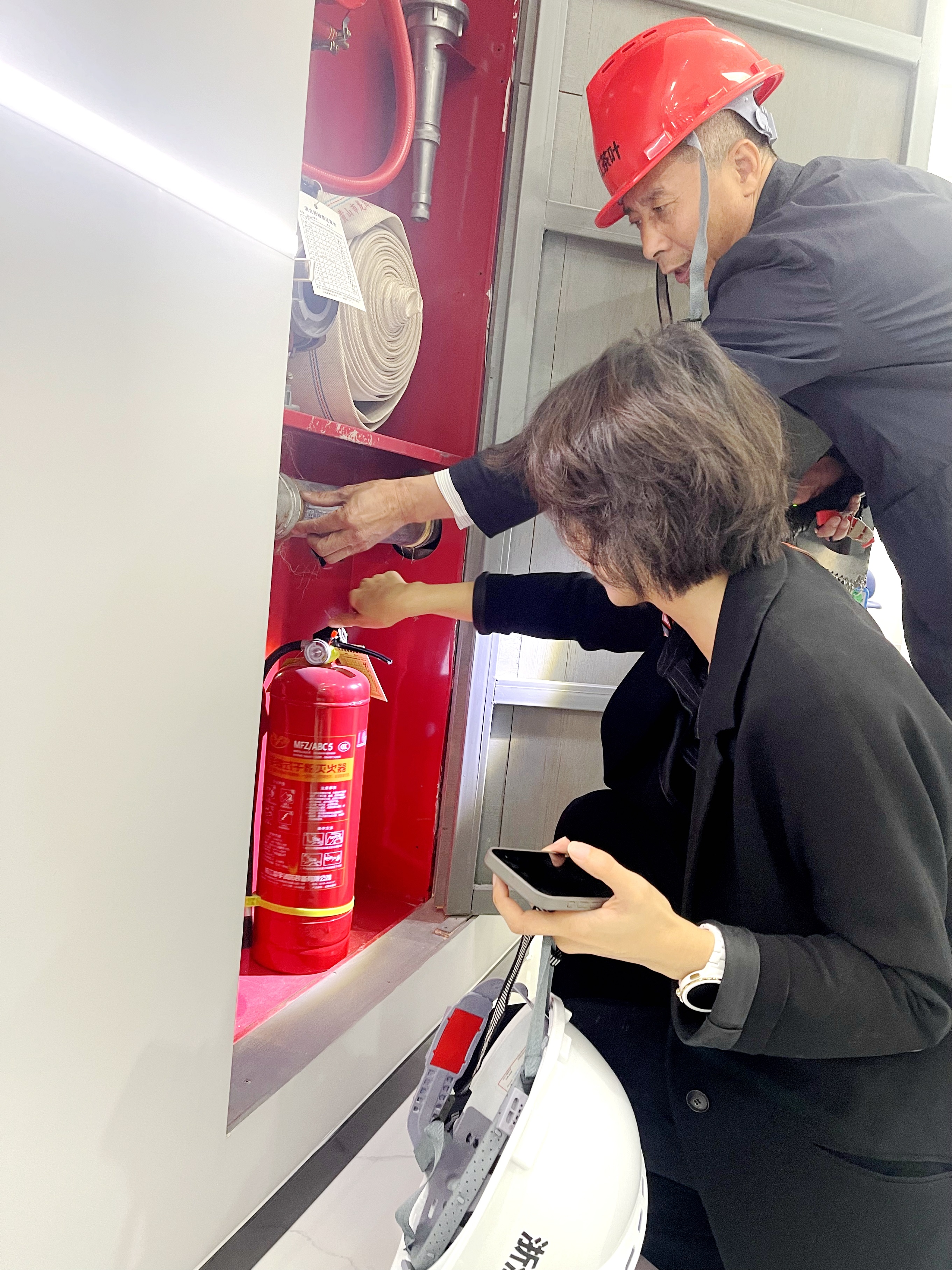 安博网页中国有限公司集团对茶叶大楼开展“五一”节前安全大检查